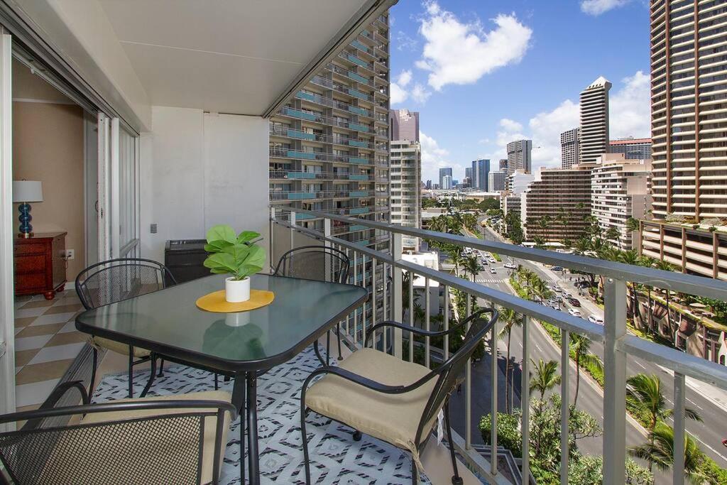 Resort Life At A Low Price- Ilikai Hotel Honolulu Eksteriør bilde