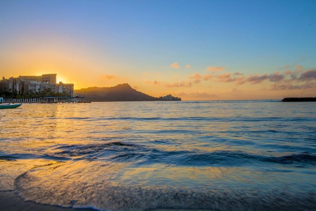 Resort Life At A Low Price- Ilikai Hotel Honolulu Eksteriør bilde